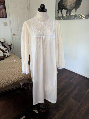 Barbizon Cream Nightgown